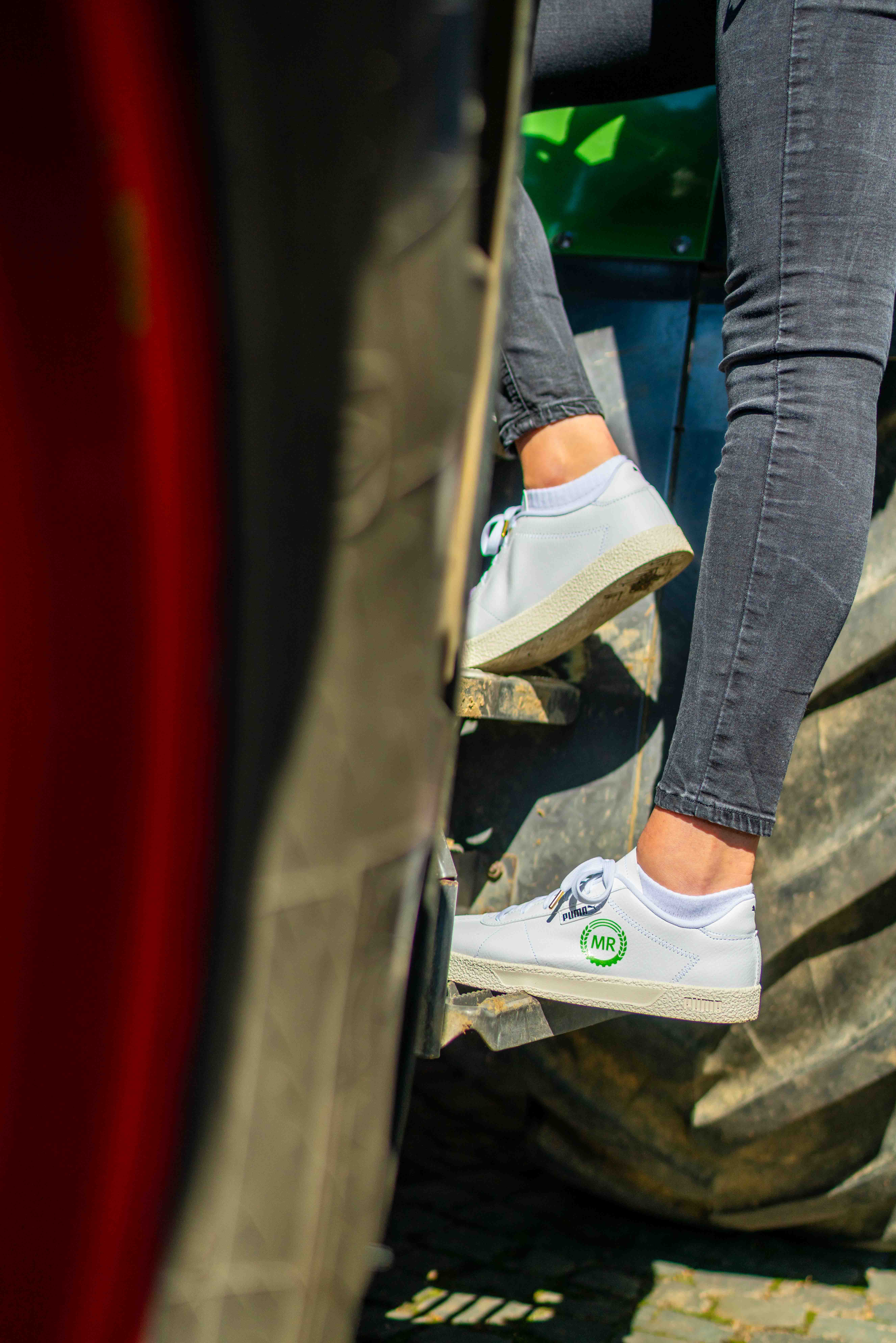 Sneaker, Weißes Schuh, Low-cut, Grünes Logo, Casualschuh